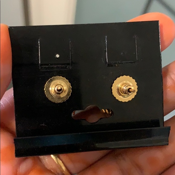 earrings(studs) - Picture 2 of 4